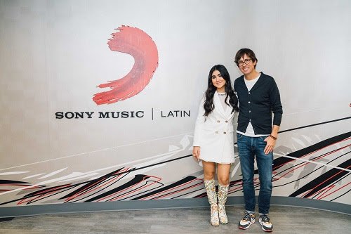 La joven cantante y compositora MARIANGELA se une a la familia de Sony Music Latin